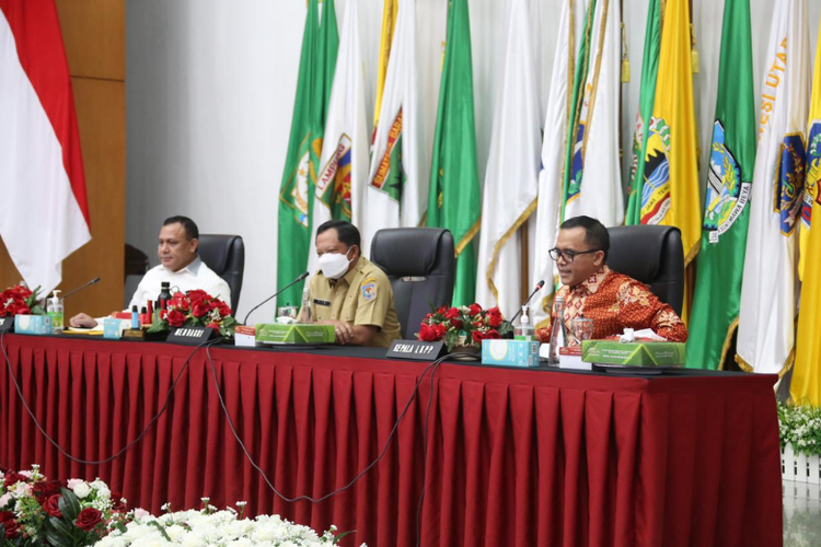 Mendagri Muhammad Tito Karnavian pada rapat kerja. 