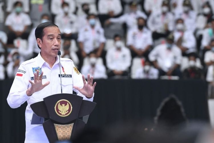 Presiden Joko Widodo saat menghadiri Silaturahmi Nasional Kepala Desa APDESI 2022 di Istora Senayan, Jakarta, Selasa (29/3/2022).