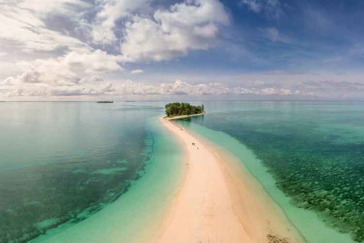 Kepulauan Morotai yang terletak di ujung utara Pulau Halmahera, Maluku Utara, memiliki pemandangan laut yang memesona. 