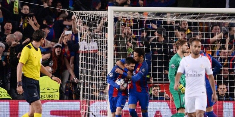 Ikon FC Barcelona, Lionel Messi (memegang bola), merayakan gol yang dia cetak ke gawang Paris Saint-Germain dalam laga leg kedua babak 16 besar Liga Champions di Stadion Camp Nou, Barcelona, Spanyol, pada 8 Maret 2017.