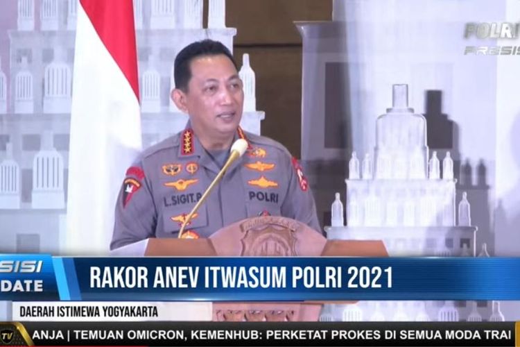 Tangkapan layar Kapolri Jenderal Listyo Sigit Prabowo di acara Rakor Anev Itwasum Polri 2021 yang disiarkan secara virtual, Jumat (17/12/2021).