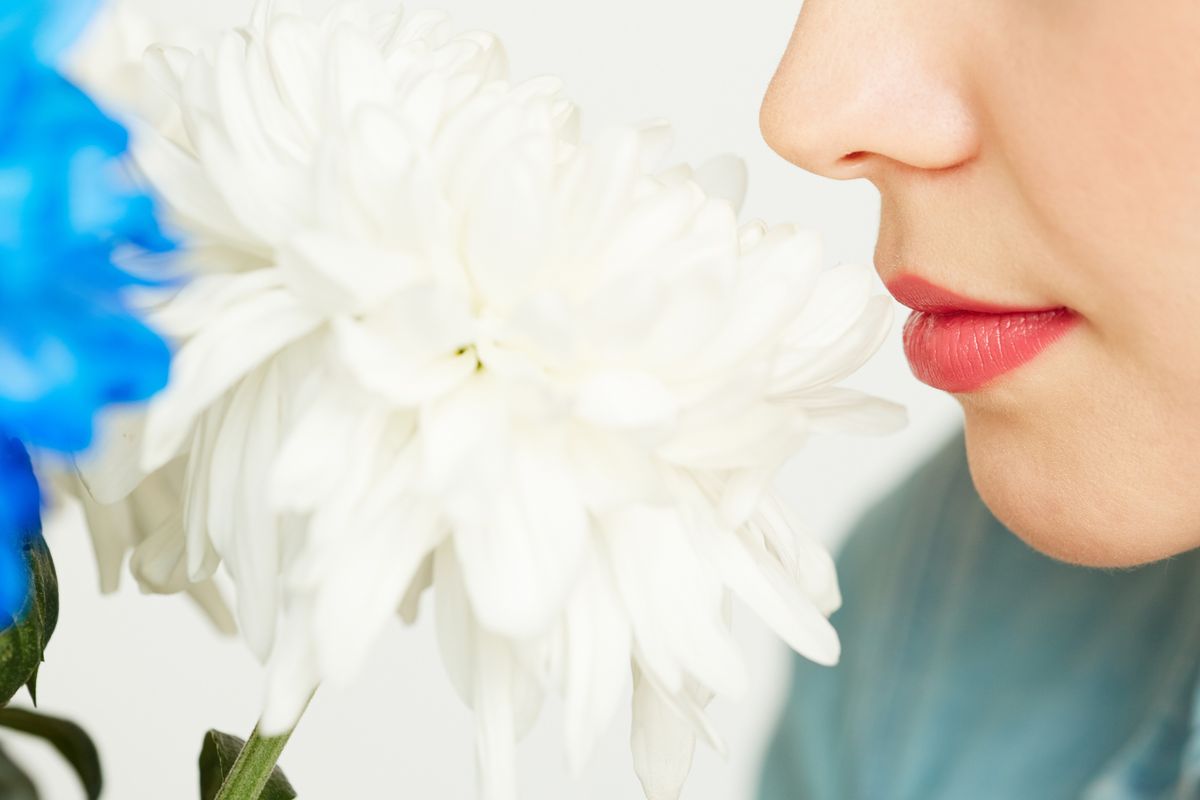 Mencium bau-bauan yang mencolok dapat membantu memulihkan penciuman yang hilang akibat Covid-19.