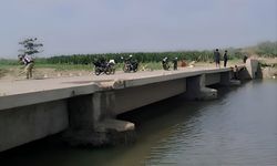 Jembatan Tua di Waduk Kedungombo Ini Hanya Muncul Setiap Kemarau