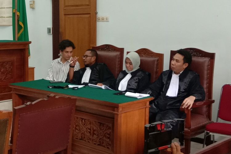 Jefri Nichol menjalani sidang kasus penyalahgunaan narkoba di Pengadilan Negeri (PN) Jakarta Selatan, Senin (16/9/2019). Sidang hari ini beragendakan pemeriksaan saksi dari jaksa penuntut umum.