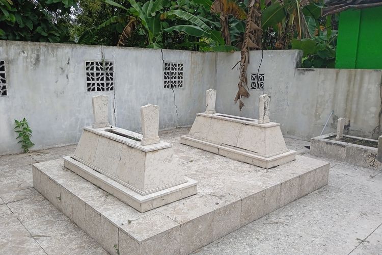 Caption: Makam Pangeran Singosari di Desa Kacangan, Kecamatab Berbek, Kabupaten Nganjuk, Jawa Timur