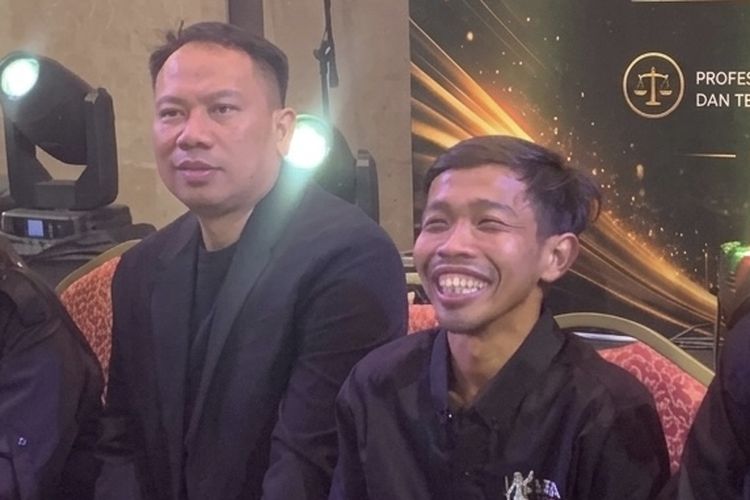Dede Sunandar Dilarikan ke RS Usai Terkapar Ditinju Vicky Prasetyo