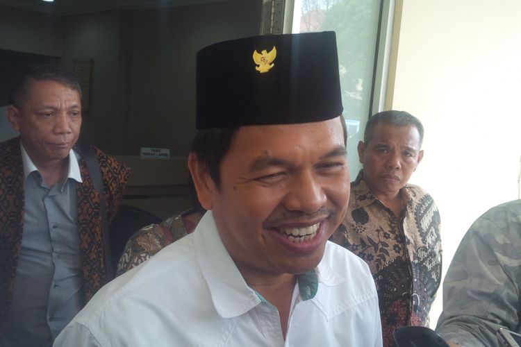 Ketua Dewan Pimpinan Daerah (DPD) Partai‎ Golkar Jawa Barat Dedi Mulyadi memenuhi panggilan Direktorat Kriminal Khusus (Dirkrimsus) Polda Jawa Barat untuk dimintai keterangan sebagai saksi dalam proses penyelidikan SK dukungan Partai Golkar untuk Ridwan Kamil yang diduga bodong, Kamis (19/10/2017). 