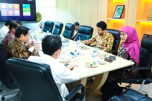 Khofifah-Emil Datangi Kementerian ESDM Minta Kepastian Stok BBM 
