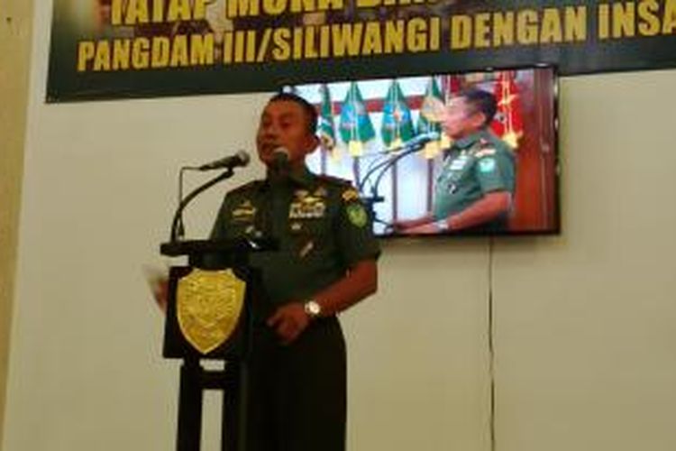 Panglima Kodam (Pangdam) III/Siliwangi Mayor Jendral (Mayjen) Dedi Kusnadi Thamim di Makodam III/Siliwangi, Jalan Aceh, Bandung, Jawa Barat, Senin, (6/5/2015)
