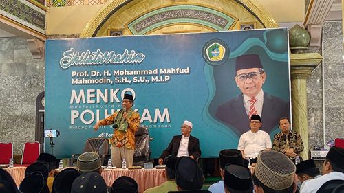 Mahfud MD Kunjungi Ponpes Darussalam Blokagung Saat Gibran Kampanye ke Banyuwangi