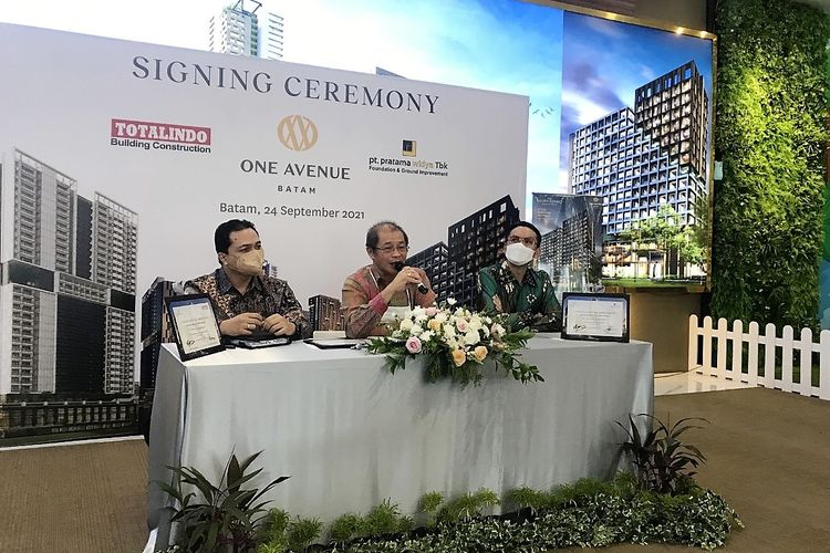 Signing Ceremony antara PT Wiwoa Miti Karya Batam dengan PT Totalindo Eka Persada Tbk dan PT Pratama Widya Tbk Jumat, (24/9/2021) di Marketing Lounge ? One Avenue Batam. 
