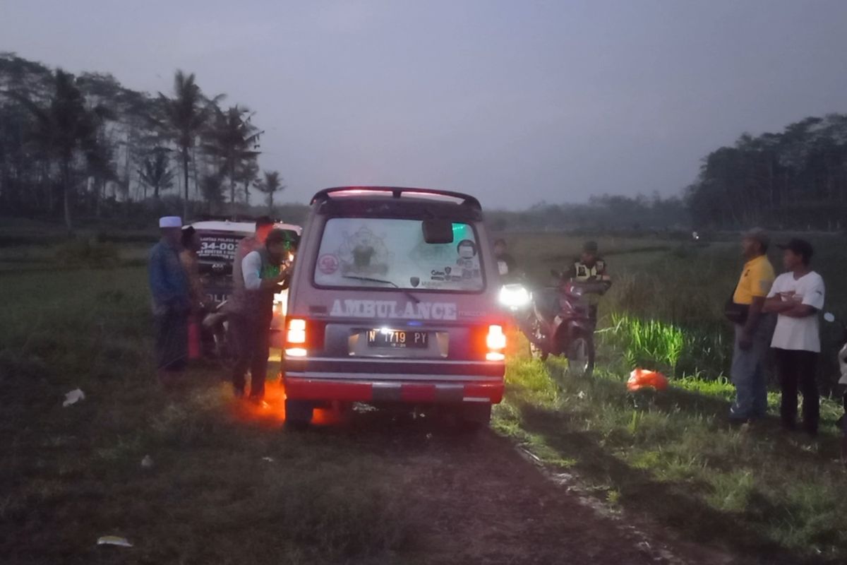 Korban senapan angin saat hendak dievakuasi ke rumah sakit.