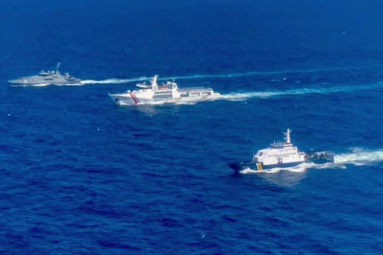 Patroli bersama tiga kapal milik Pemerintah Indonesia dan Australia di Perairan Laut Timor, Nusa Tenggara Timur (NTT) 