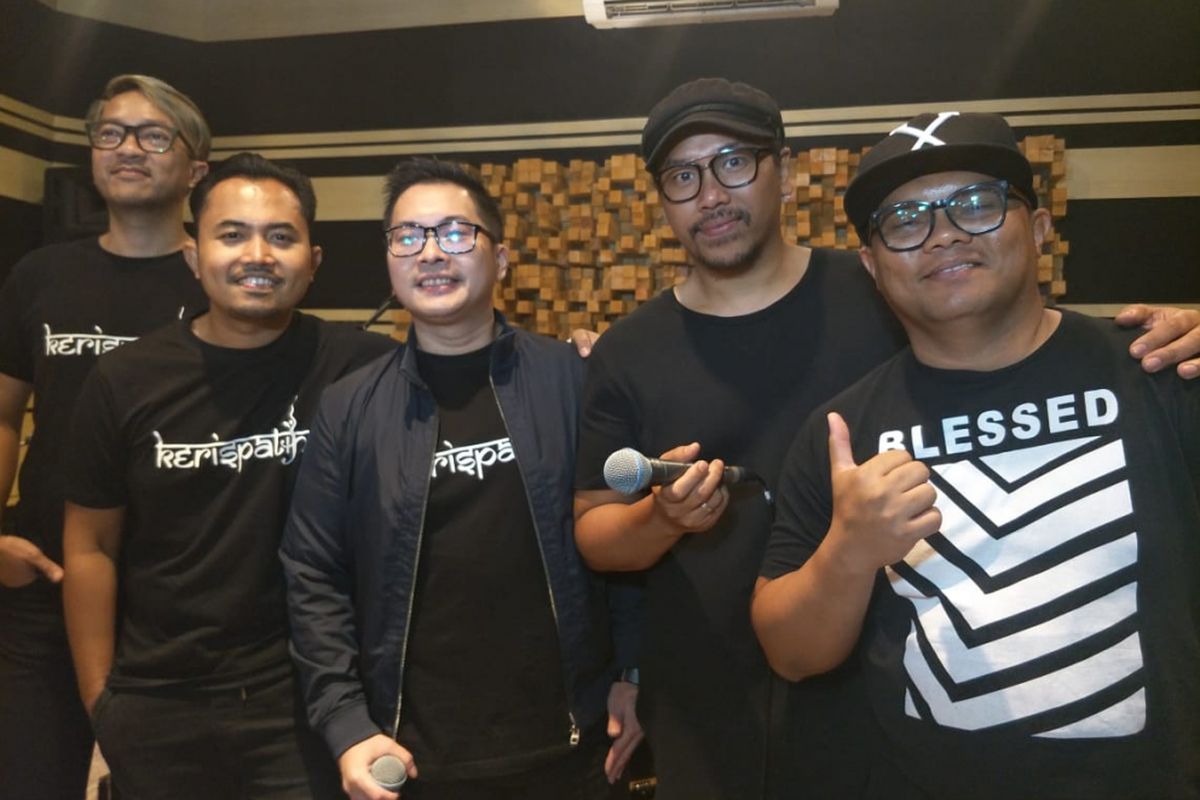 Band Kerispatih bersama Badai dan Sammy Simorangkir saat ditemui usai latihan di Practice Studio Room, Kuningan, Jakarta Selatan, Selasa, (29/1/ 2019).