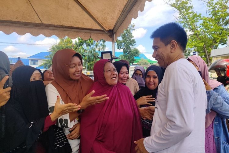 Buka Gerakan Pasar Murah di Kendari, Wamendagri Instruksikan Fokus Jaga Stok Pangan dan Energi