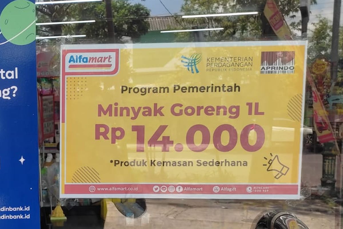 Informasi harga minyak goreng di sebuah minimarket