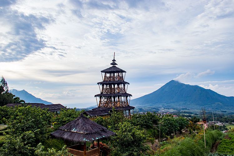 Menara pandang yang unik di Agrowisata Kopeng Gunungsari, Kabupaten Semarang.