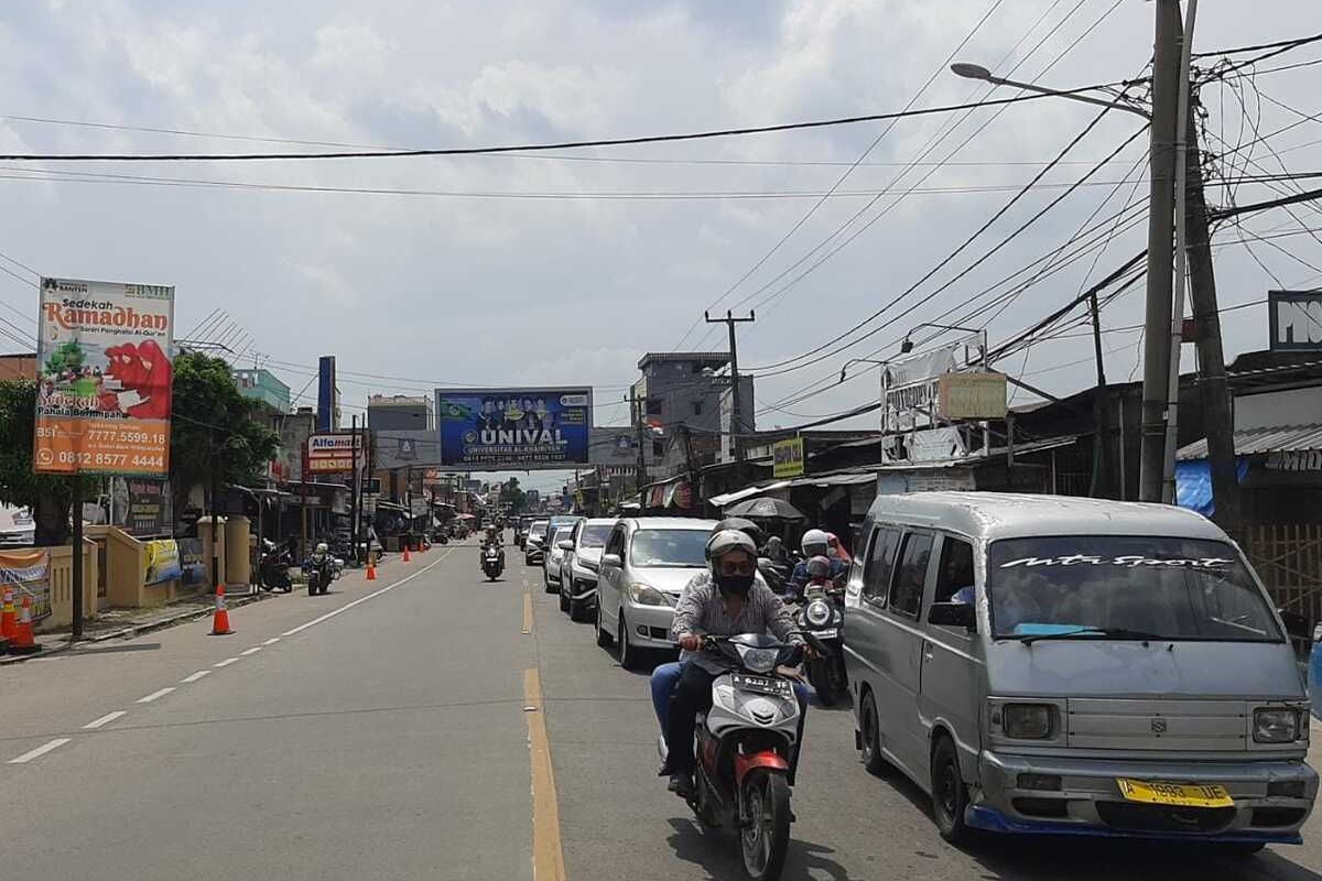 Siang Ini, Arah Pantai Anyer Macet