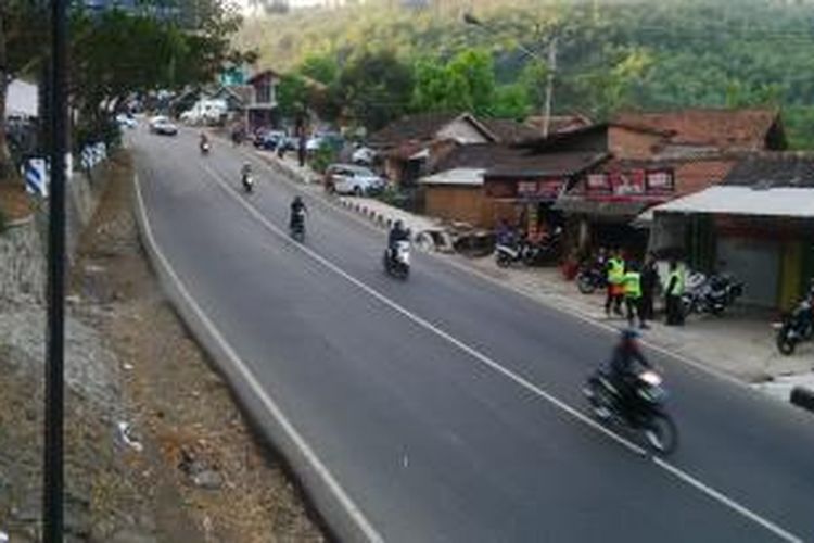 Jalur Selatan Jabar, Nagreg yang biasanya dipenuhi kendaraan saat musim mudik, sekarang jelang lebaran tahun 2015 ini terlihat lengang.