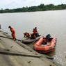 Warga Bantu Pencarian Korban Perahu Terbalik di Tuban, Satu Motor Milik Penumpang Ditemukan