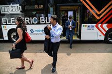 Shuttle Bus KTT AIS Forum 2023, Pakai Bus Listrik