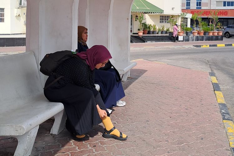 Nabilla Tashandra ketika transit di Muscat, sebelum ke Jeddah, tepatnya di Oman.