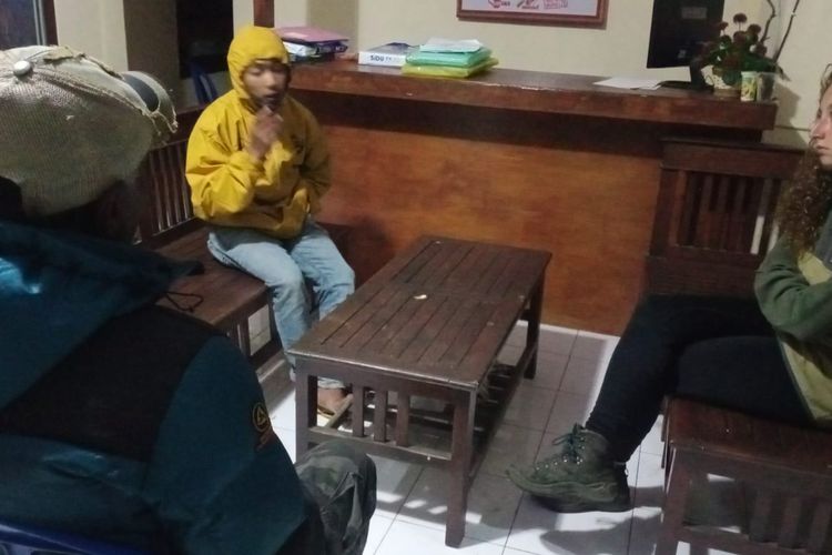 Suasana mediasi bule Perancis di Bromo Kabupaten Probolinggo. 