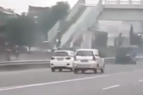 Dua Mobil Saling Pepet di Jalan Tol, Redam Emosi Saat Berkendara