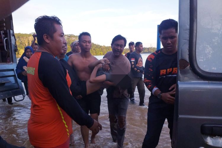 Jenazah remaja tenggelam di Sungai Pulai Tanjungpinang dievakuasi, Sabtu (6/8/2022)