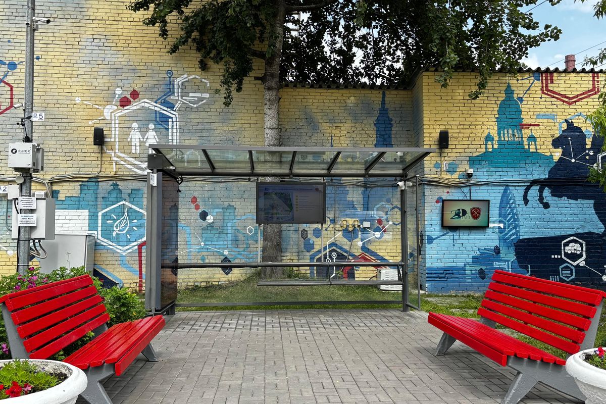 Sudut taman di Kota St Petersburg Rusia, dilengkapi CCTV