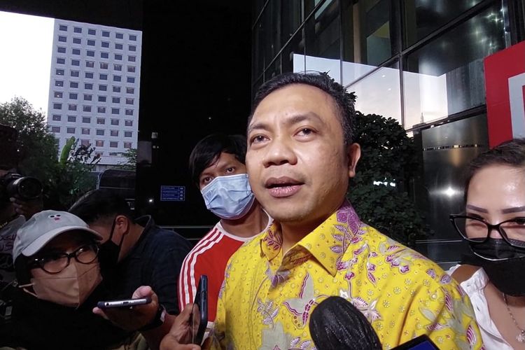 Wakil Bupati Blitar, H R Santoso alias Rahmat Santoso saat ditemui di Gedung Merah Putih KPK, Jakarta, Senin (4/7/2022).