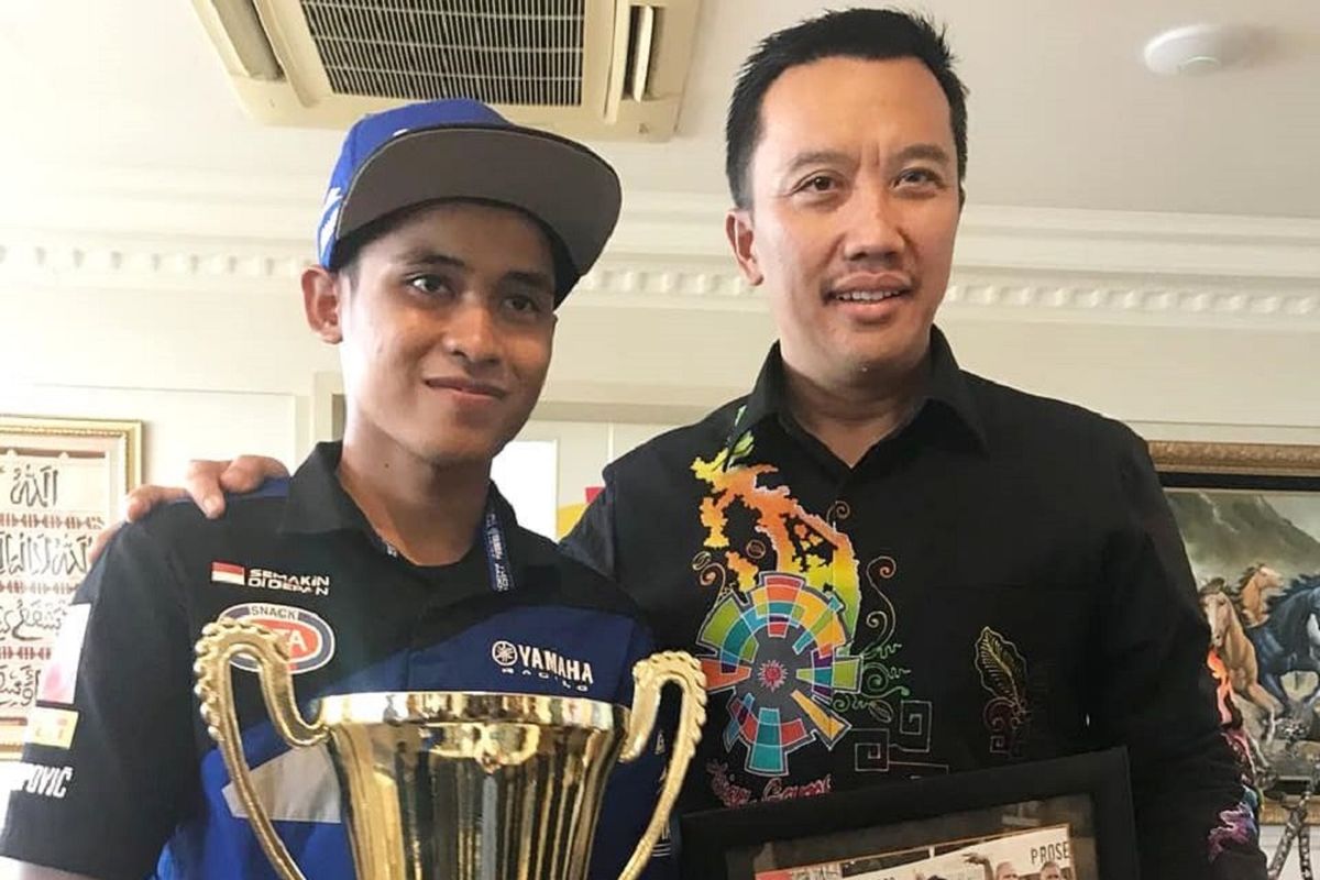 Pebalap Yamaha Indonesia Galang Pratama diundang Menteri Pemuda dan Olahraga Imam Nahrawi datang ke kantornya, di Jakarta, Kamis (21/6/2018). 
