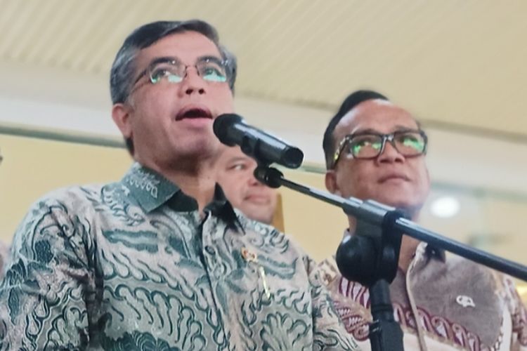 Menteri Ketenagakerjaan (Menaker) Yassierli saat memberikan keterangan di Kantor Kementerian Ketenagakerjaan, Jakarta, Kamis (22/5/2025).