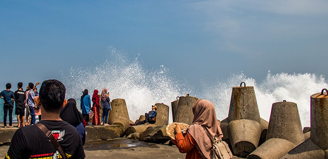 Pemecah Gelombang di Pantai Glagah, Kulon Progo.