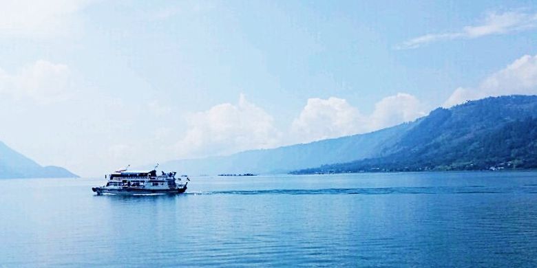 Danau Toba adalah pusat wisata yang berkembang di Sumatera Utara.