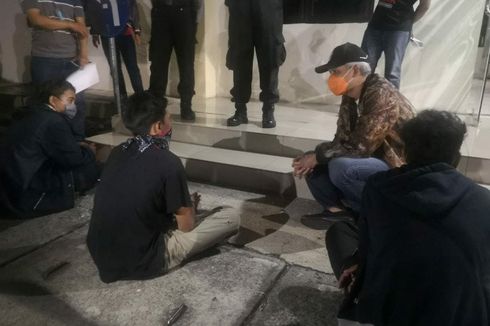 Ganjar Temui Demonstran yang Ditangkap Polisi