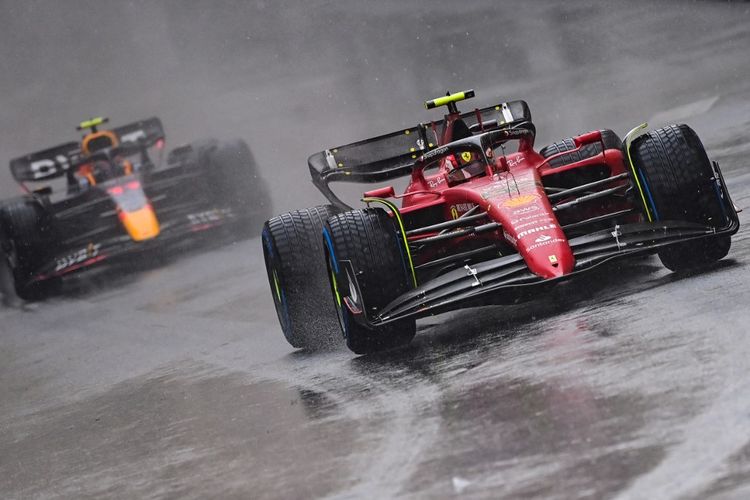 Pebalap Ferrari, Carlos Sainz Jr, beraksi pada GP Monaco di lanjutan Kejuaraan Dunia Formula 1, Minggu (28/5/2022).