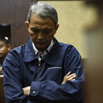 Terdakwa kasus dugaan suap proyek pengadaan di lingkungan PT Krakatau Steel Wisnu Kuncoro menunggu sidang lanjutan dengan agenda pembacaan tuntutan oleh Jaksa Penuntut Umum (JPU) di Pengadilan Tipikor, Jakarta, Rabu (16/10/2019). ANTARA FOTO/Muhammad Adimaja/foc.