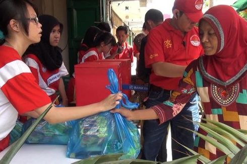 Yayasan Hakka Aceh Bagi Paket Sembako Ramadhan Bagi Warga Duafa