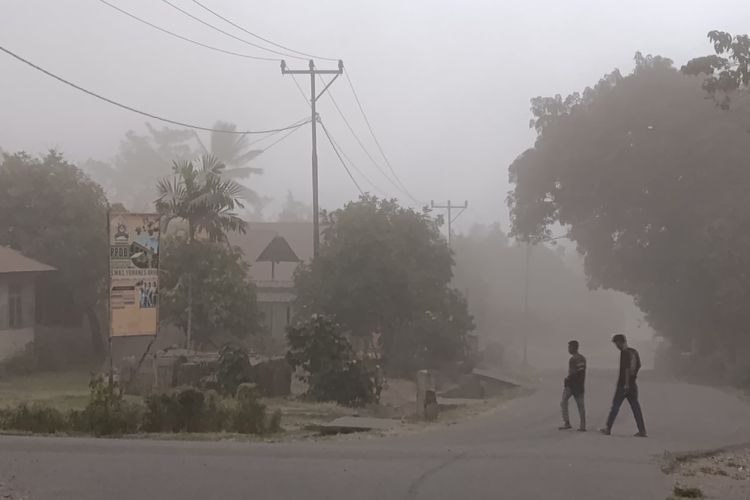 Gunung Lewotobi Meletus, Bandara Frans Seda Maumere Ditutup Sementara