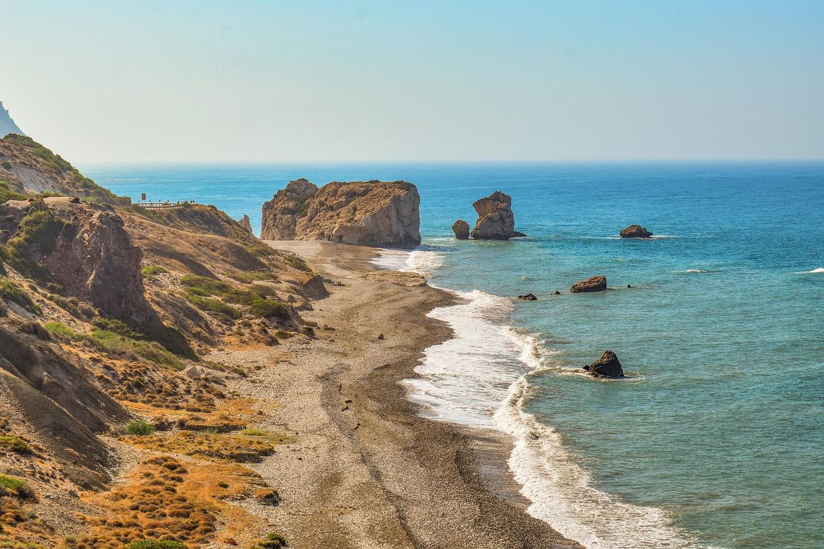 Abrasi Pantai: Pengertian Dan Penyebabnya