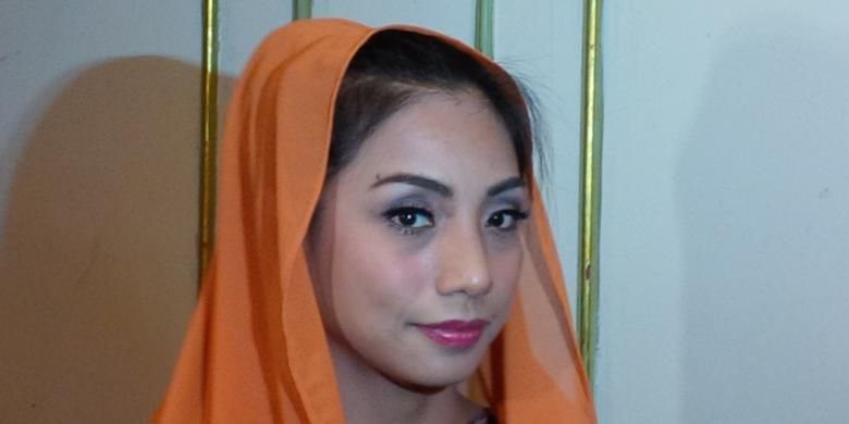 Penyanyi dangdut Siti Rahmawati alias Siti 'KDI' berfoto di Hotel Kartika Chandra, Jakarta Selatan, Minggu (20/9/2015).