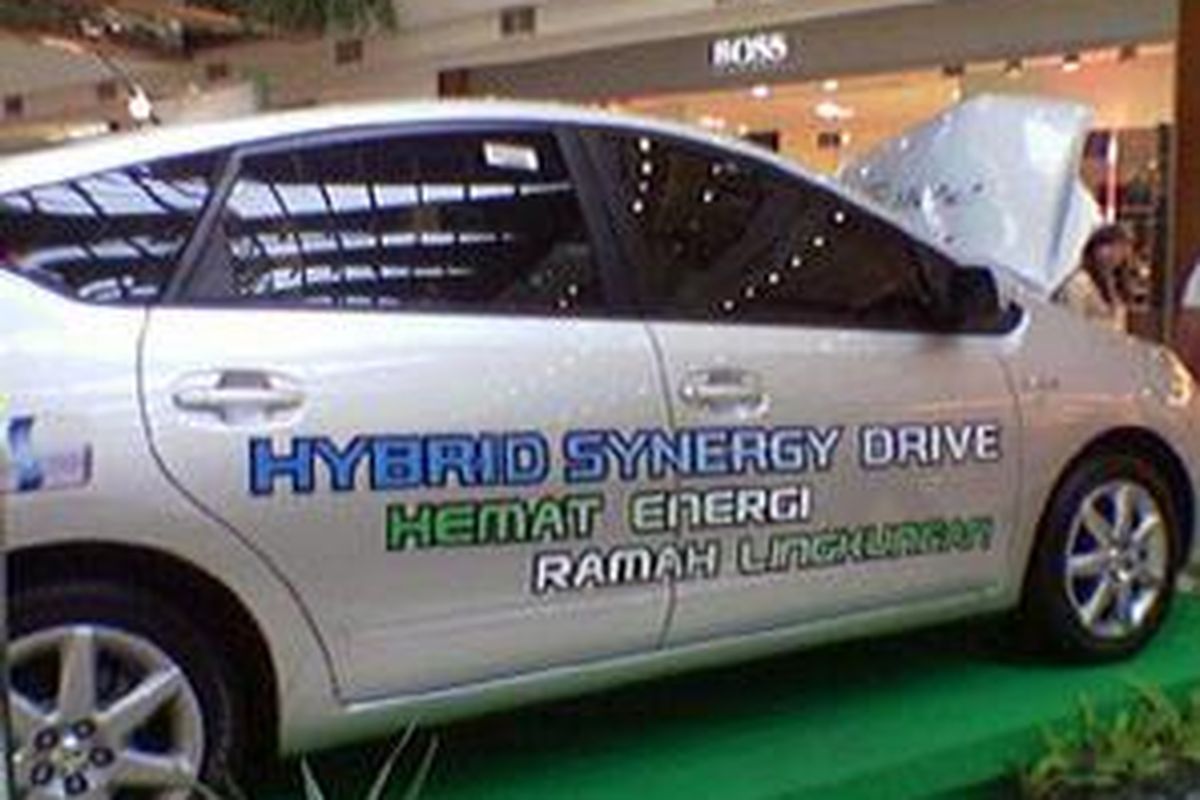 Prius, mobil hibrida keluaran Toyota, mulai diperkenalkan di Indonesia, Sabtu (15/3)