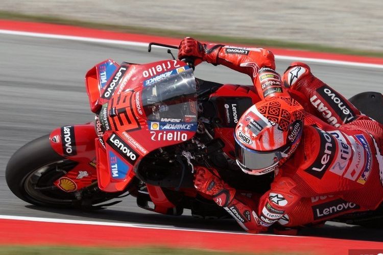 Marc Marquez (Ducati Lenovo Team) beraksi dalam sesi FP1 MotoGP Catalunya 2025 di Sirkuit Barcelona-Catalunya pada 5 September 2025 di Montmelo, pinggiran Barcelona. (Foto oleh LLUIS GENE / AFP)