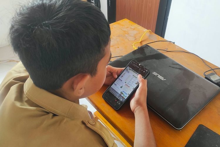 Keluh Orangtua di Palu Dampingi Anak Belajar Daring: 