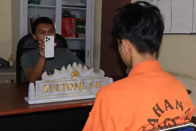 Perempuan di Pringsewu Syok, iPhone Hadiah Pacar Ternyata Hasil Curian