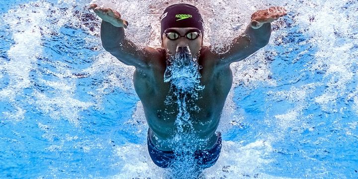 Foto ini diambil dari kamera di bawah air yang memperlihatkan aksi perenang Indonesia, Triady Fauzi Sidiq, dalam kompetisi FINA World Championships nomor gaya kupu-kupu putra di Budapest, 28 Juli 2017.
