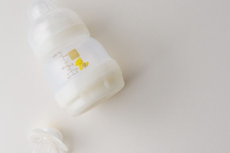 Ilustrasi botol susu bayi