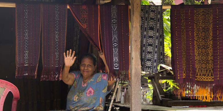 Tenun flores di Ende, Nusa Tenggara Timur.