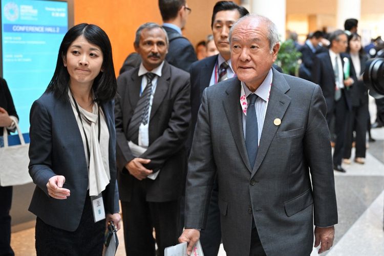 Menteri Keuangan Jepang Shunichi Suzuki tiba untuk menghadiri pertemuan Menteri Keuangan dan Gubernur Bank Sentral G20 selama Pertemuan Kelompok Bank Dunia dan Dana Moneter Internasional di Washington, DC, pada 13 April 2023. Jepang akan undang beberapa negara berkembang, termasuk Indonesia untuk hadir dalam pertemuan G7 di Jepang bulan depan.